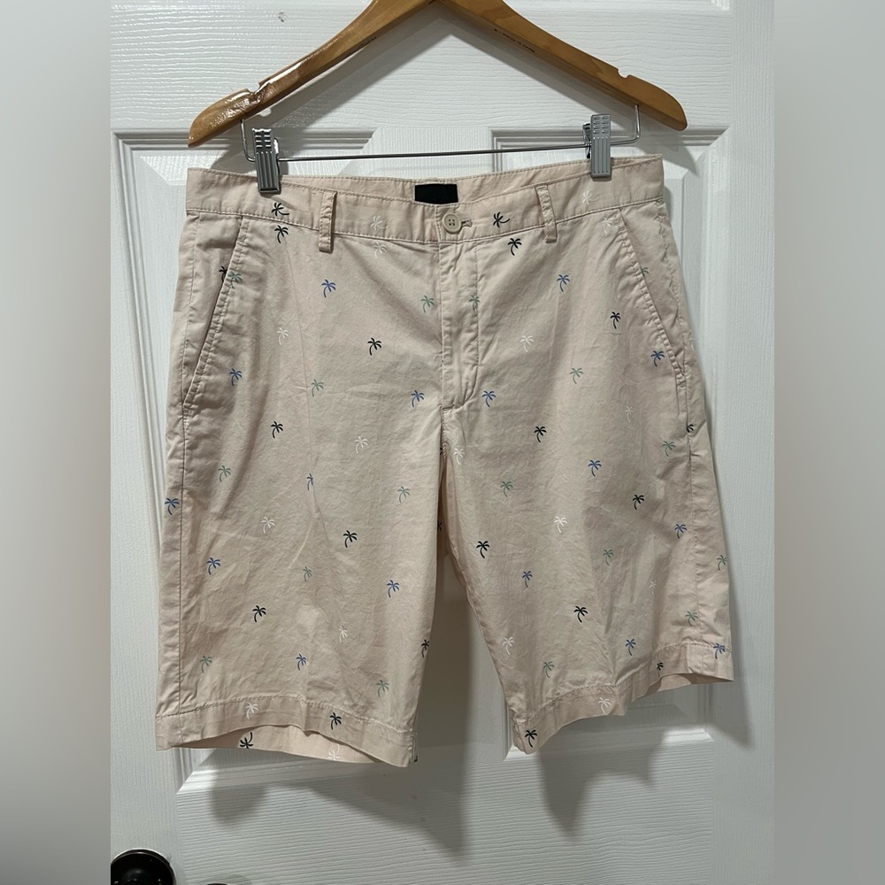 H&M Men 33R Beige Bermuda Novelty Shorts Palm Tree Print Cotton Blend Pockets